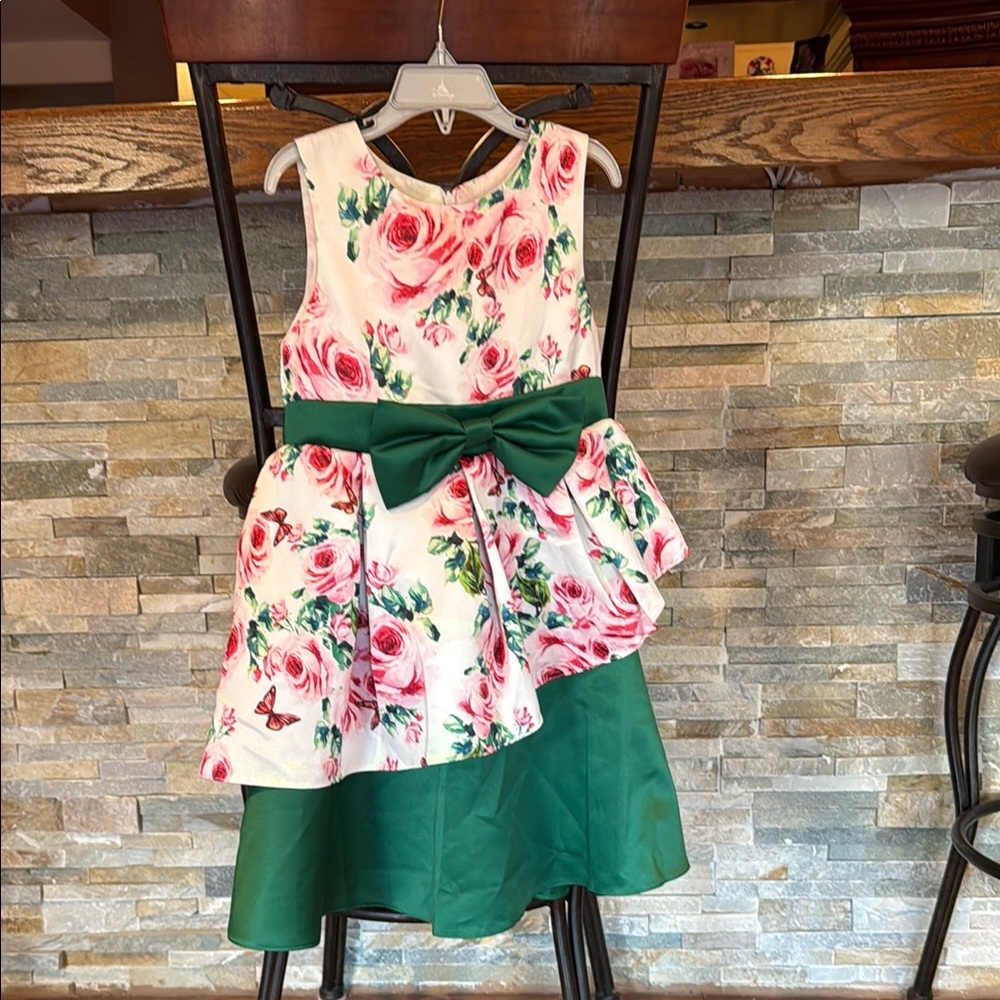 Girls size 5T (120) pink rose print dress with green bow and bottom